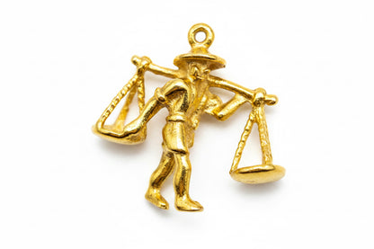 18 kt yellow gold charm Man Carrying Rice