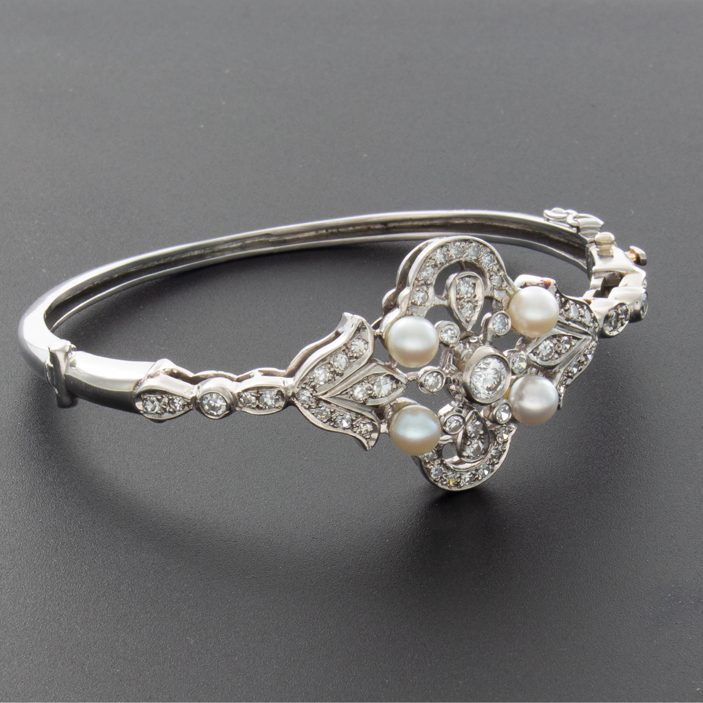 Palladium 2.05ct Diamond Pearl Bracelet