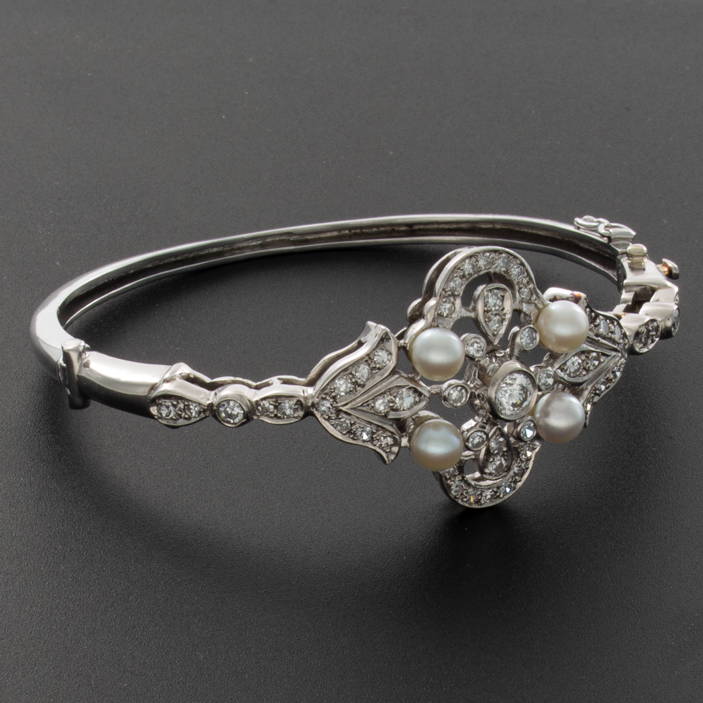 Palladium 2.05ct Diamond Pearl Bracelet